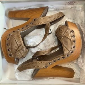 Jessica Simpson Brown Platform Shoe Size 8.5